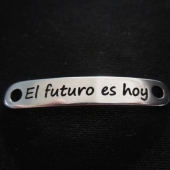 Chapa con mensaje zamak bao de plata  el futuro es hoy  38x6,5mm. Agujero 3mm. Bao de plata