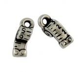 Colgante cinta mtrica 11x6mm. Agujero 2mm. Zamak bao de plata