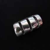 Abalorio zamak regaliz 28x13mm pase 10x7mm